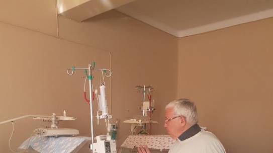 VISITA PASTORAL HOSPITAL GINECO OBSTETRICO DE SUCRE POR MONS. JESÚS JUÁREZ, ARZOBISPO DE SUCRE