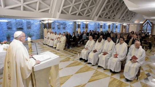 Papa Francisco asegura que no se puede evangelizar desde el sillón y propone 3 claves