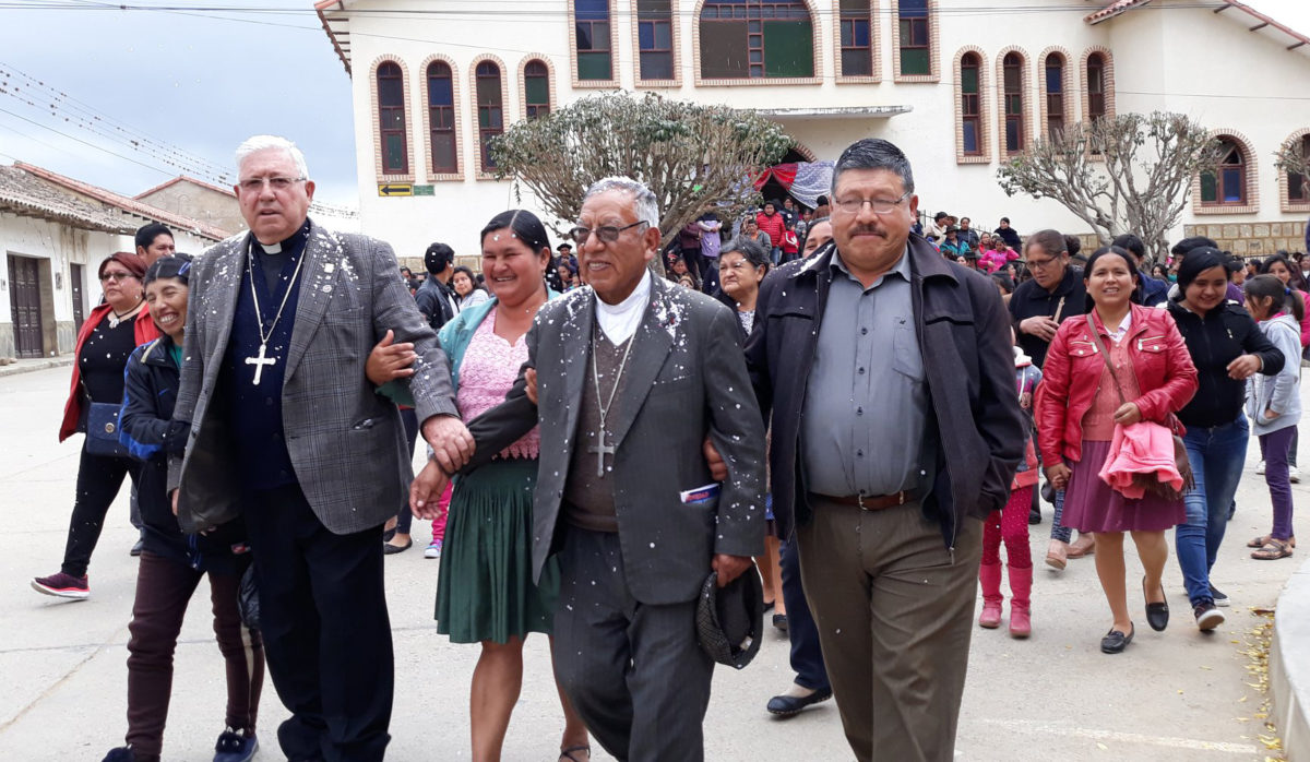 Visita del Cardenal Toribio Ticona al Municipio de Padilla