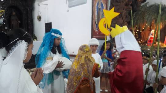 Parroquia San Roque: Pesebre viviente, niños de la primera comunión