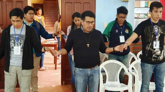 La Oración pone la Jornada Nacional de la Juventud en las Manos de Dios