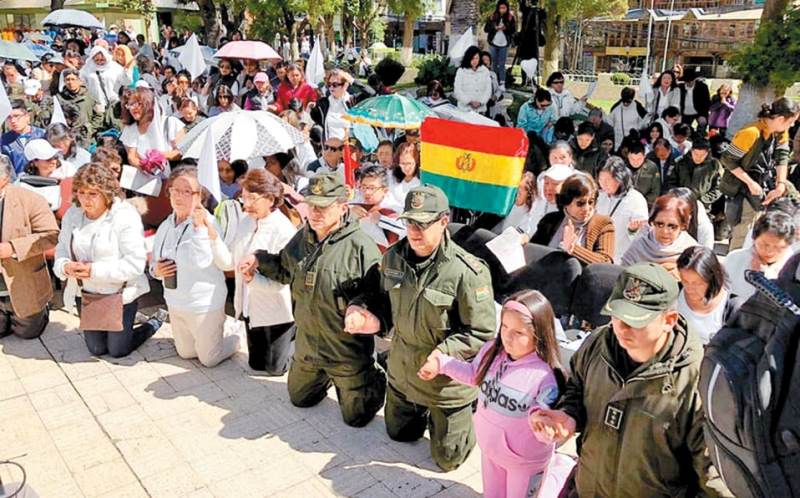 orando-por-la-paz-en-Bolivia